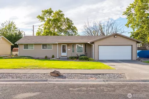 2118 S Crestmont Dr, Moses Lake, WA 98837