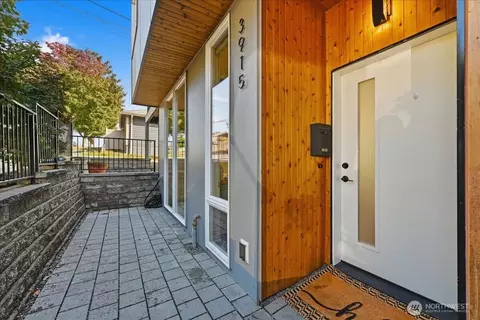 3915 SW Genesee St, Seattle, WA 98116