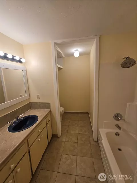 Bath - 7160 Mecklem Rd, Everson, WA 98247 photo 1 of 2