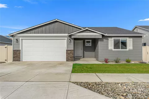 104 Salmon Dr, Wenatchee, WA 98801