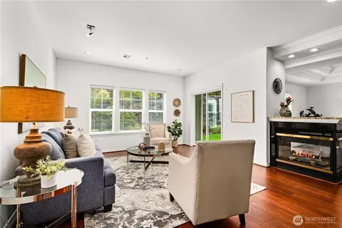 4406 Providence Point Pl SE #101, Issaquah, WA 98029
