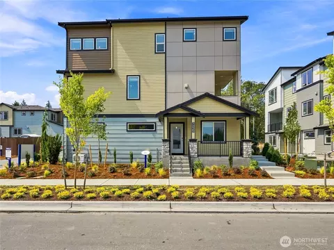 1313 Tacoma Ct NE #30, Renton, WA 98056
