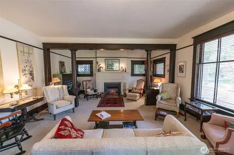 Living - 705 Boyer Ave, Walla Walla, WA 99362 photo 3 of 4