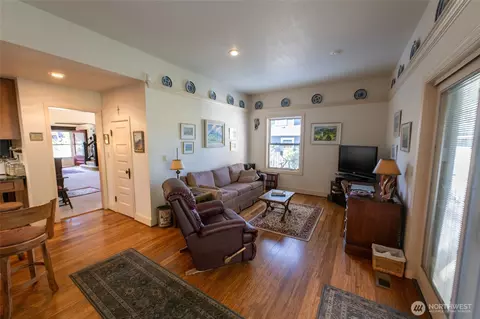 Living - 705 Boyer Ave, Walla Walla, WA 99362 photo 4 of 4