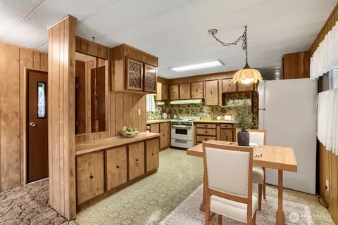Kitchen - 19417 129th Ave NE, Bothell, WA 98011 photo 2 of 2