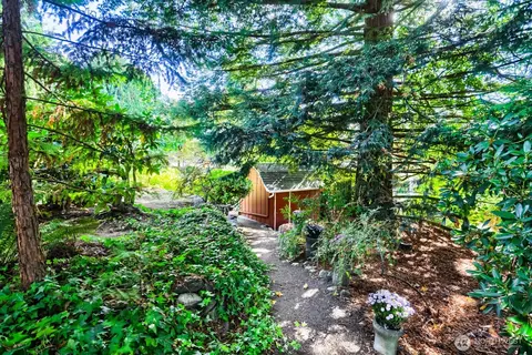 Exterior - 19417 129th Ave NE, Bothell, WA 98011 photo 3 of 5