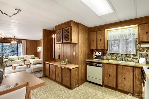 Kitchen - 19417 129th Ave NE, Bothell, WA 98011 photo 1 of 2