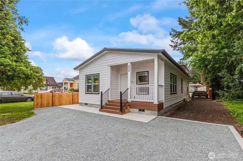 226 E Orange Ave, Burlington, WA 98233