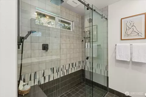 Bath - 10728 NE 196th St, Bothell, WA 98011 photo 2 of 4