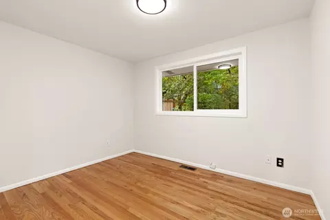 Bedroom - 5706 Highland Rd, Everett, WA 98203 photo 3 of 5