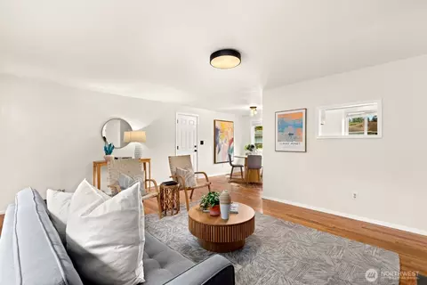 Living - 5706 Highland Rd, Everett, WA 98203 photo 3 of 4