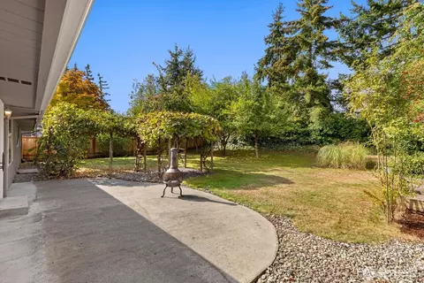 Exterior - 5706 Highland Rd, Everett, WA 98203 photo 2 of 6