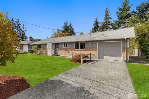 Exterior - 5706 Highland Rd, Everett, WA 98203 photo 1 of 6