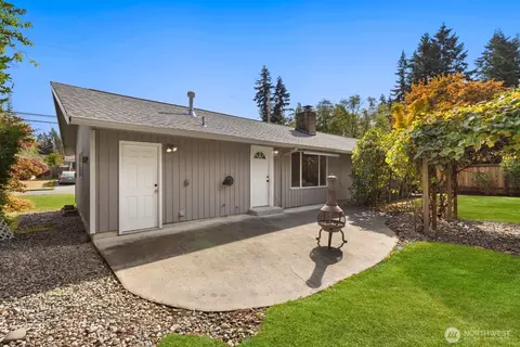 Exterior - 5706 Highland Rd, Everett, WA 98203 photo 3 of 6