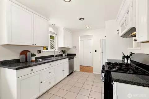 Kitchen - 5706 Highland Rd, Everett, WA 98203 photo 1 of 3