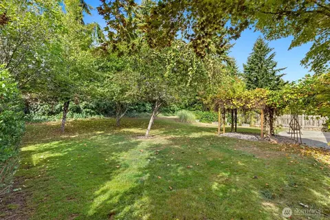 Exterior - 5706 Highland Rd, Everett, WA 98203 photo 6 of 6