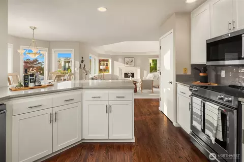 Kitchen - 912 Cedar St, Edmonds, WA 98020 photo 4 of 4