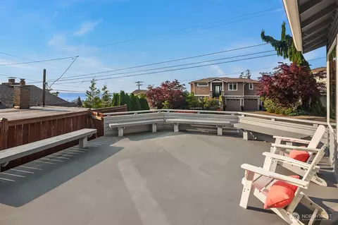 Exterior - 912 Cedar St, Edmonds, WA 98020 photo 2 of 3