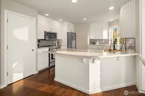 Kitchen - 912 Cedar St, Edmonds, WA 98020 photo 1 of 4