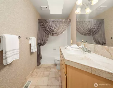 Bath - 912 Cedar St, Edmonds, WA 98020 photo 3 of 3