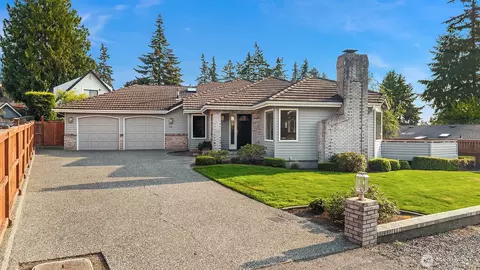 Exterior - 912 Cedar St, Edmonds, WA 98020 photo 3 of 3