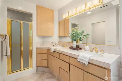 Bath - 912 Cedar St, Edmonds, WA 98020 photo 2 of 3