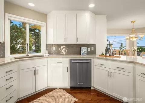 Kitchen - 912 Cedar St, Edmonds, WA 98020 photo 3 of 4