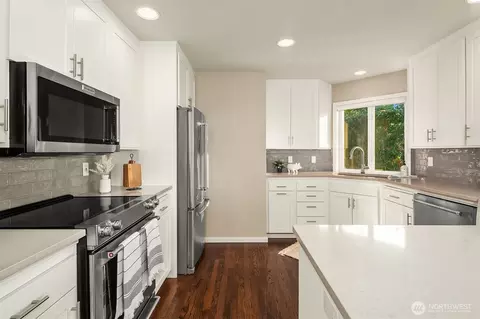 Kitchen - 912 Cedar St, Edmonds, WA 98020 photo 2 of 4