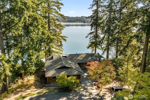 3773 Erlands Point Rd NW, Bremerton, WA 98312