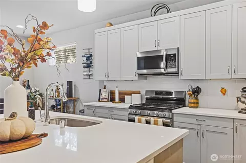Kitchen - 16314 8th Ave E, Spanaway, WA 98387 photo 2 of 4