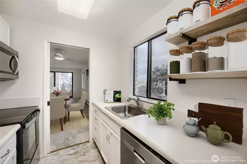 610 Aloha St #404, Seattle, WA 98109