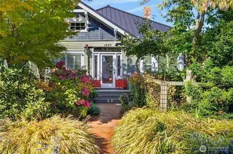 1520 8th St, Anacortes, WA 98221