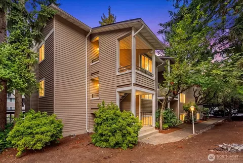 10009 NE 120th Ln #B301, Kirkland, WA 98034