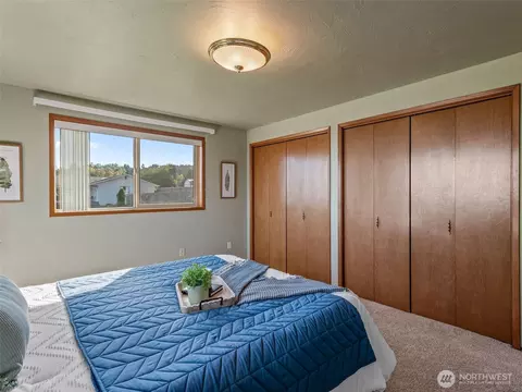Bedroom - 407 Norman St, Sequim, WA 98382 photo 3 of 4