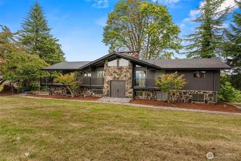 816 Si Town Rd, Castle Rock, WA 98611