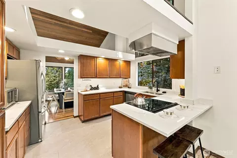 Kitchen - 21931 3rd Ave SE, Bothell, WA 98021 photo 2 of 4