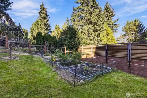 Exterior - 21931 3rd Ave SE, Bothell, WA 98021 photo 8 of 9