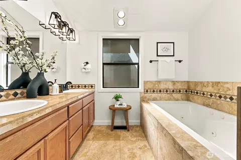 Bath - 21931 3rd Ave SE, Bothell, WA 98021 photo 3 of 5
