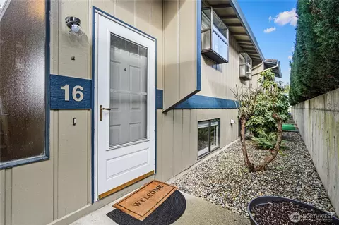 110 19th Ave SE #16, Puyallup, WA 98372