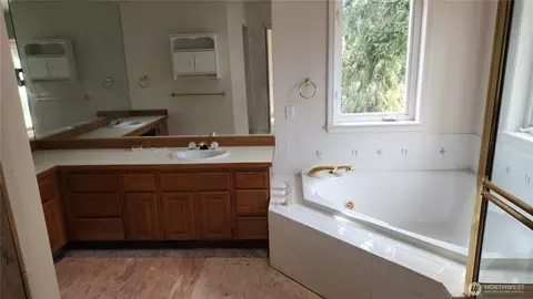 Bath - 1492 Fox Hollow Rd, Sequim, WA 98382 photo 2 of 4