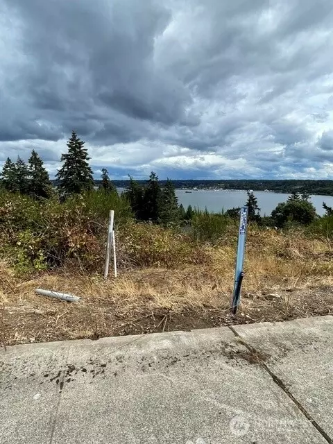 1670 Sound Ridge Dr, Bremerton, WA 98312