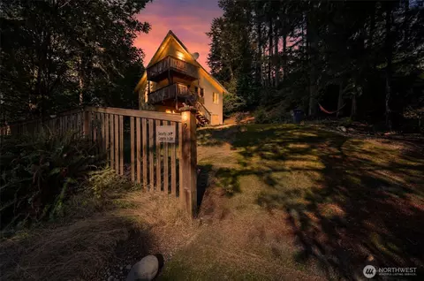 221 N Trail Head Loop, Lilliwaup, WA 98555
