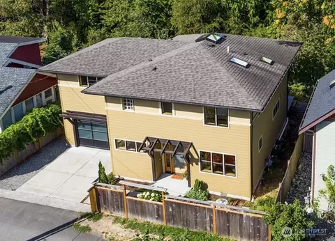 2414 W North St, Bellingham, WA 98225