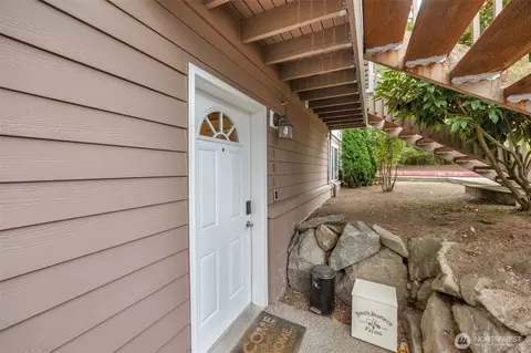 Exterior - 7220 Rainier Dr #101, Everett, WA 98203 photo 2 of 7