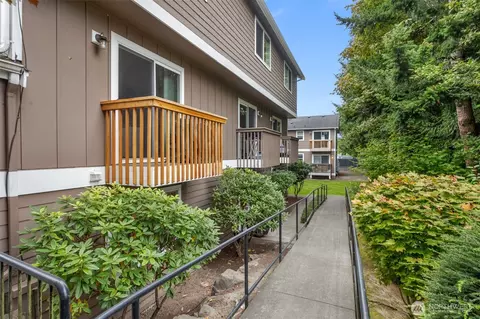 Exterior - 7220 Rainier Dr #101, Everett, WA 98203 photo 4 of 7