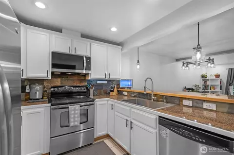 Kitchen - 7220 Rainier Dr #101, Everett, WA 98203 photo 2 of 3