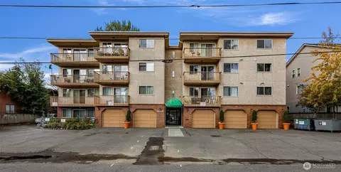 12035 32nd Ave NE #202, Seattle, WA 98125