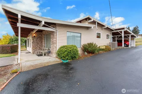 8126 Woodland Ave E, Puyallup, WA 98371