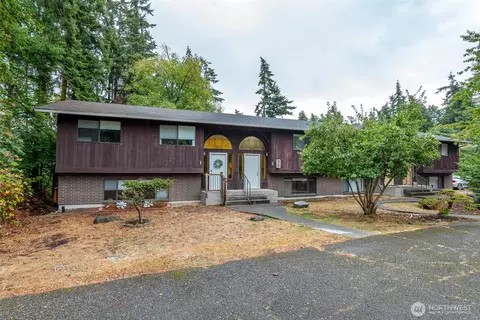 660 SW Harrier Cir #2, Oak Harbor, WA 98277