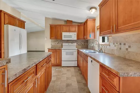 Kitchen - 836 Harman Way S #56, Orting, WA 98360 photo 4 of 4